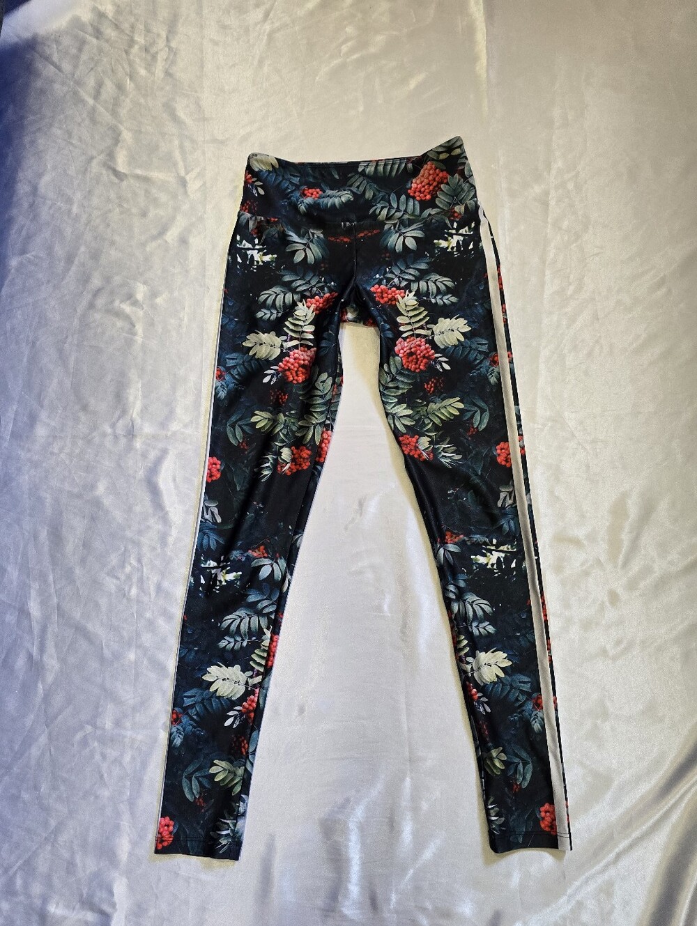 Goldsheep Black Floral Leggings with Red Blooms and Green Leaves